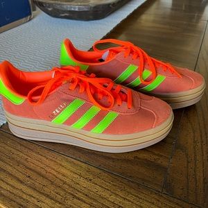Women’s Adidas- NEVER WORN- 7.5